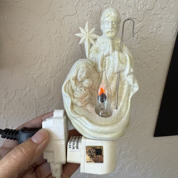 Midwest Seasons Mary Joseph Baby Jesus Nativity Scene White Nightlight New - Picture 5 of 5